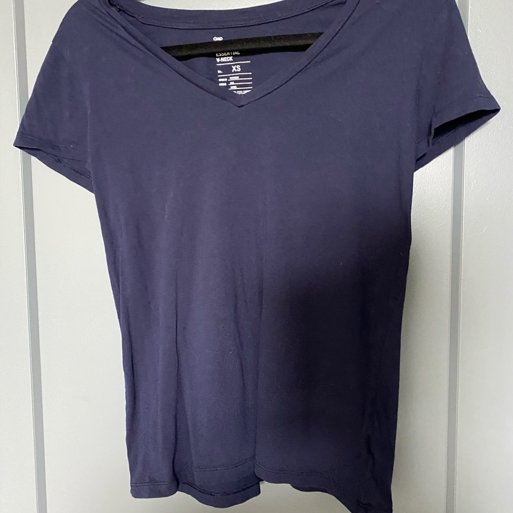 Gap | blue Essentials v-neck